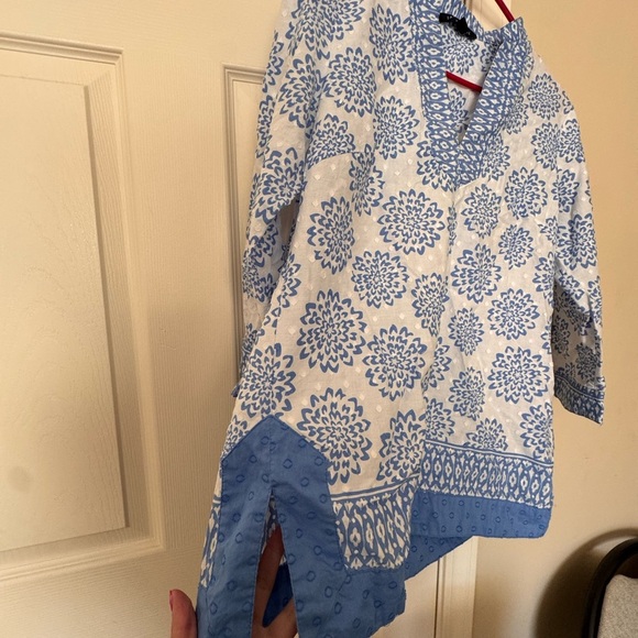 Zac & Rachel Blue and White Patterned Blouse - Picture 2 of 4